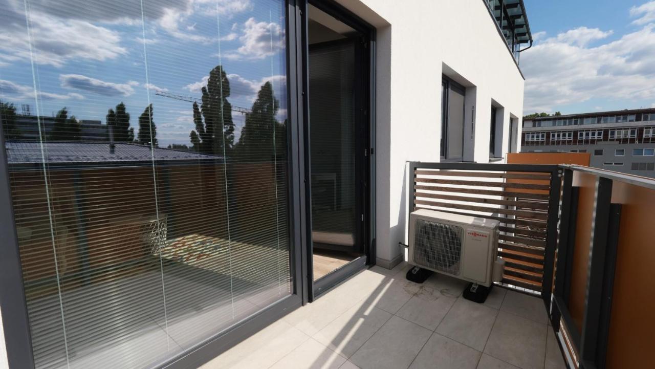 Air-Conditioned, 2 Room Apartment With Terrace Братислава Экстерьер фото