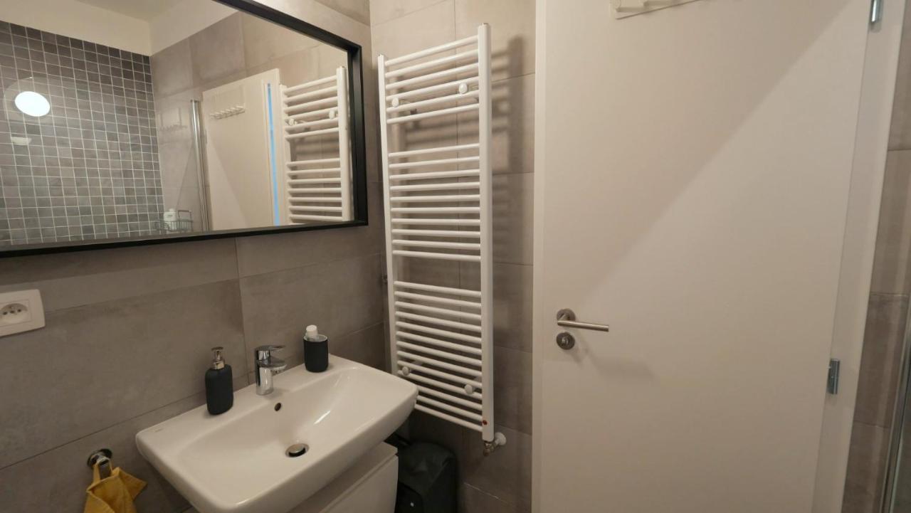 Air-Conditioned, 2 Room Apartment With Terrace Братислава Экстерьер фото