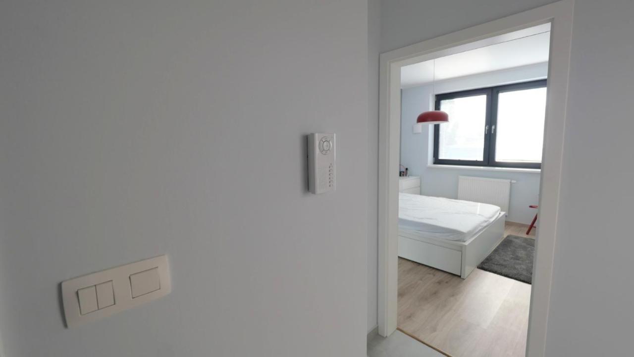 Air-Conditioned, 2 Room Apartment With Terrace Братислава Экстерьер фото